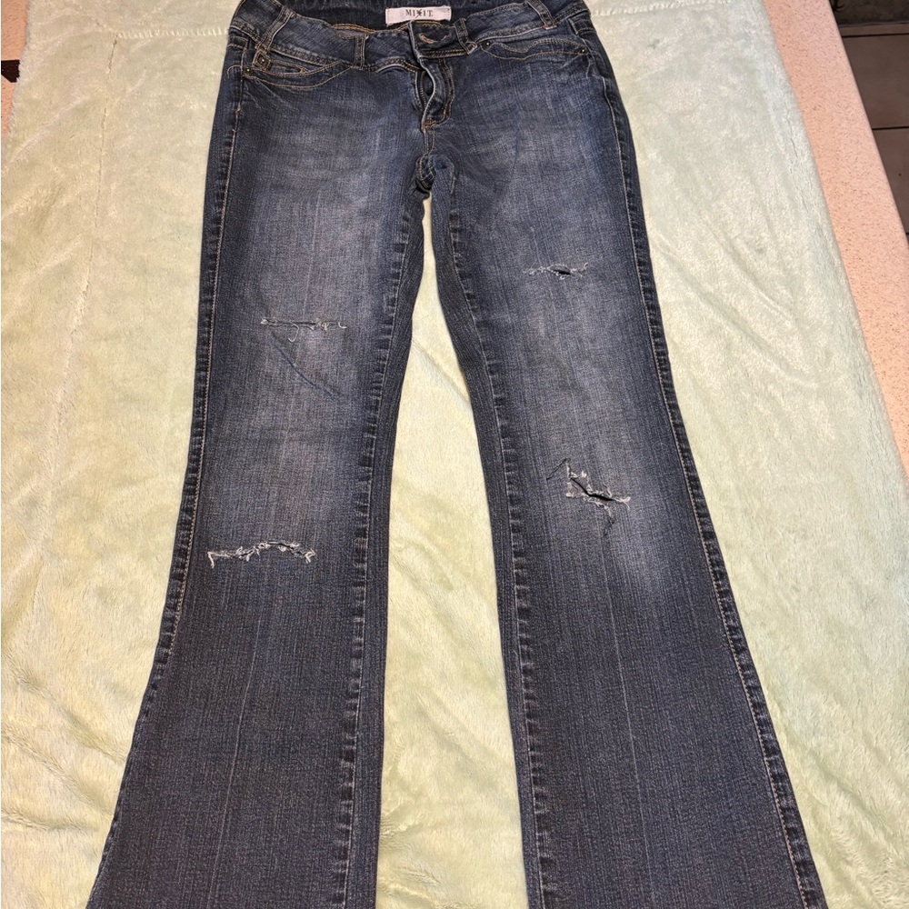 Mix it average length size 6 w/much stretch. Hardly worn, Great Condition